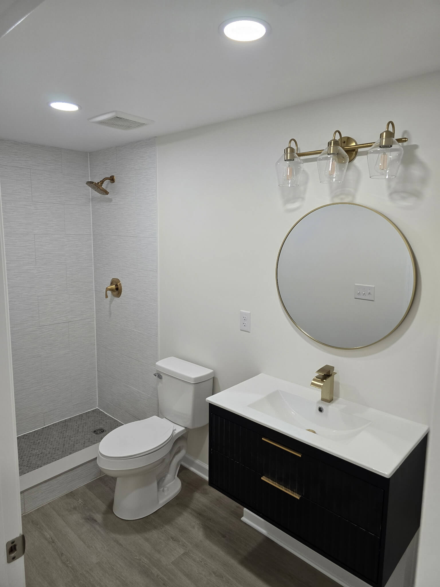 Bathroom with moisture-resistant paint